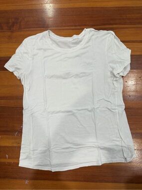 Alo Women’s White Exercise Tee